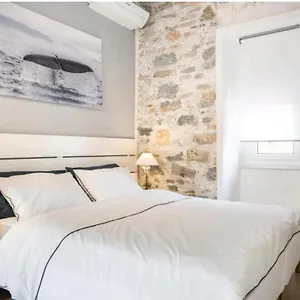 whale-song-apartment.hotelitalianriviera.com/